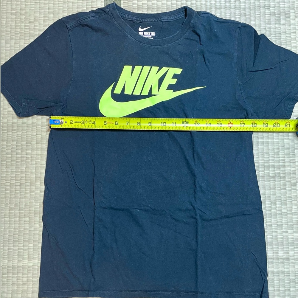 The Nike Tee Athletic Cut Medium